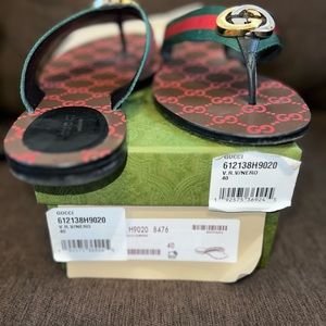 Gucci Thong Sandal, Black in color